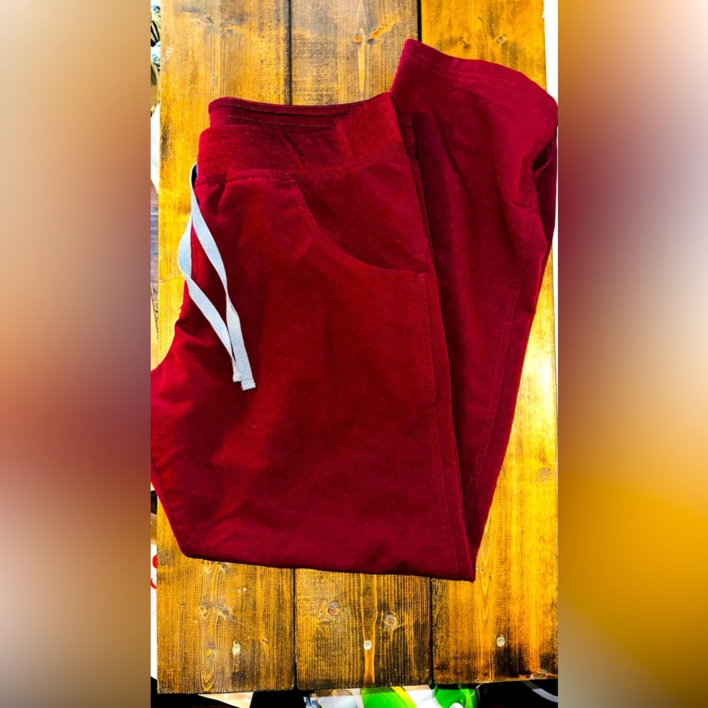 Figs Size Large Regular Kade Cargo pants Wine Burgundy